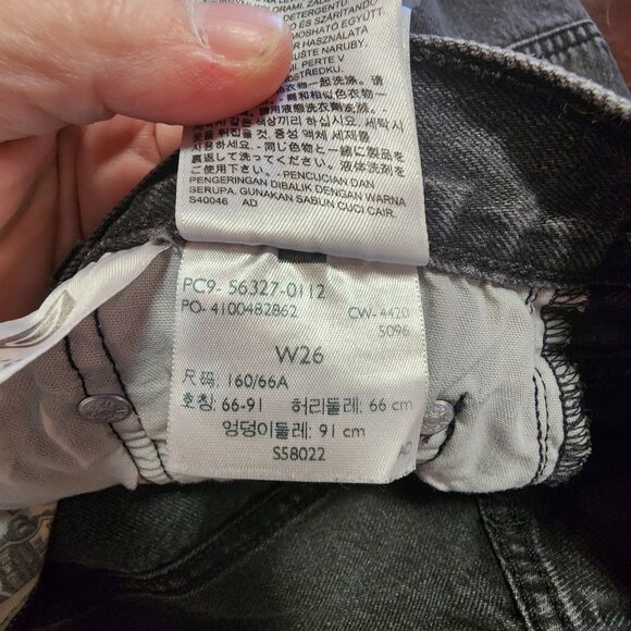 Levis Womens 501 High-Waisted Black Denim Frayed Hem Shorts W26 Vintage Look - Picture 5 of 5